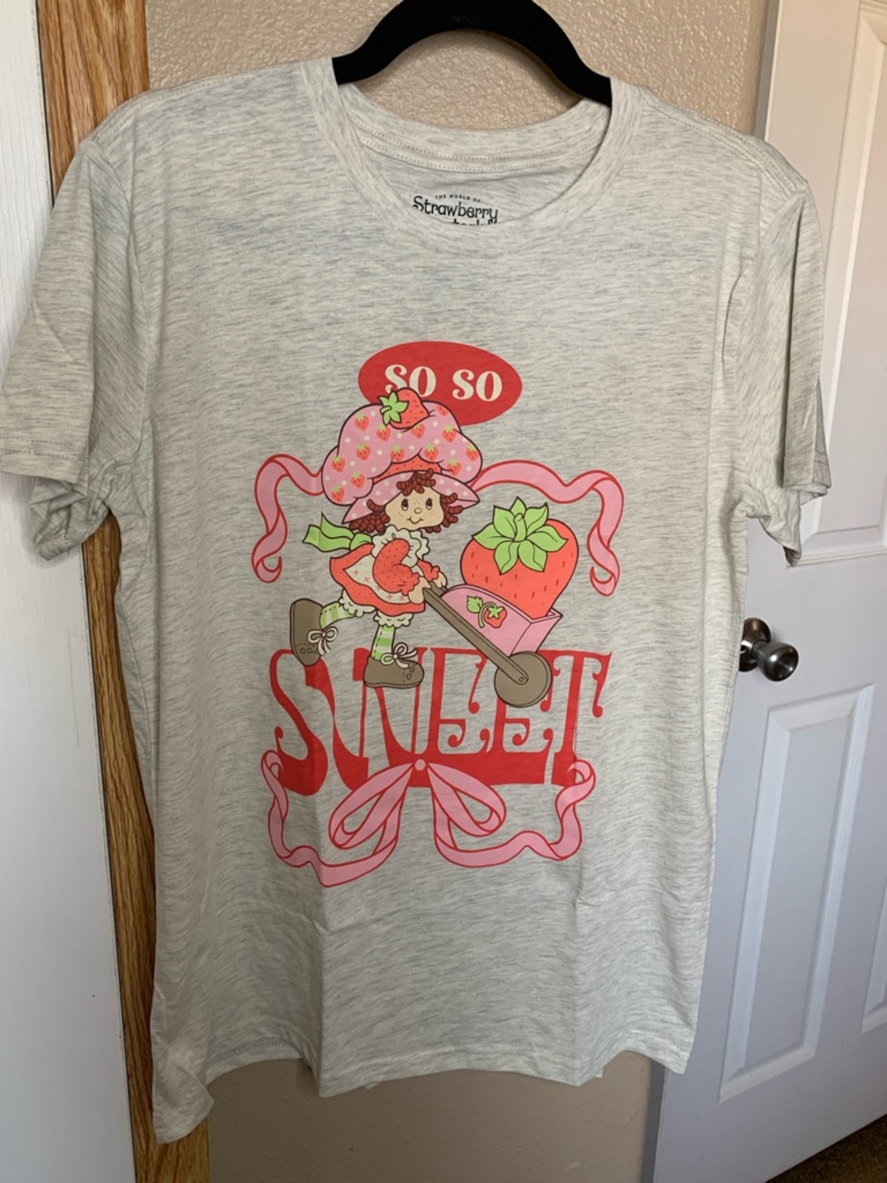 STRAWBERRY SHORTCAKE Light Gray Graphic Tee Shirt